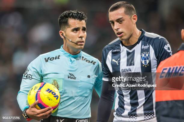 Referee Adonai Escobedo talks to Rogelio Funes Mori of Monterrey during the first round match between Monterrey and Morelia as part of the Torneo...