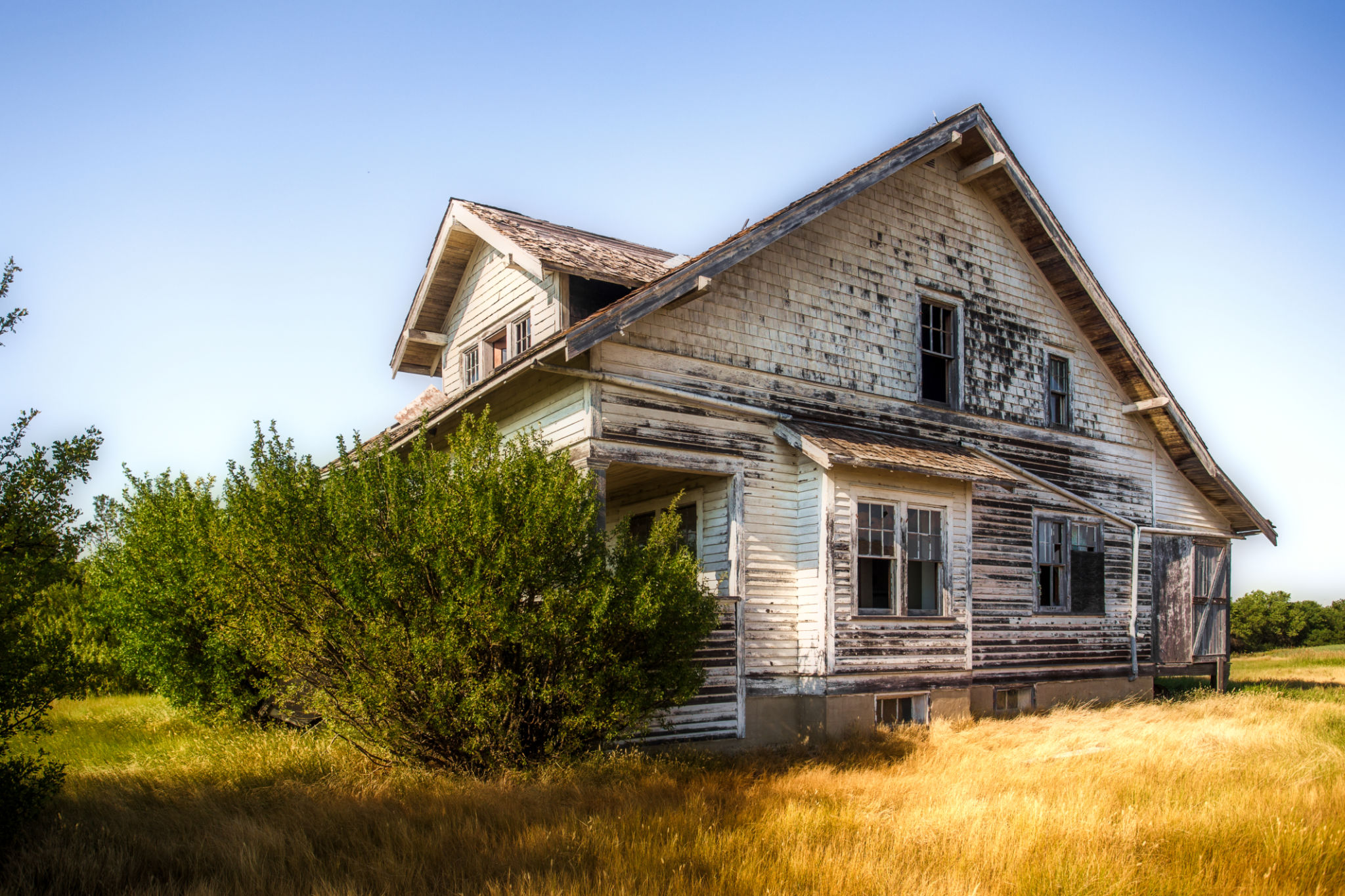 Beautiful crumbling two story farm house Beautiful crumbling two story farm house