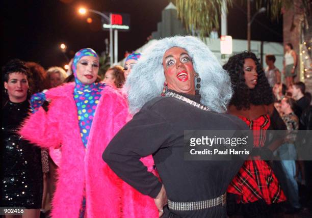 1/7/96. WEST HOLLYWOOD, CALIFORNIA. OUTRAGEOUS DRAG QUEENS AND DIANA ROSS TRANVESTITE LOOK ALIKES COME TO BE EXTRAS IN A DIANA ROSS MUSIC VIDEO