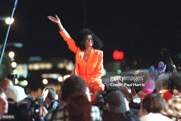 1/7/96. WEST HOLLYWOOD, CALIFORNIA. DIANA ROSS ARRIVES ON SANTA MONICA BOULEVARD CARRIED HIGH ON THE SHOULDERS OF HER FANS