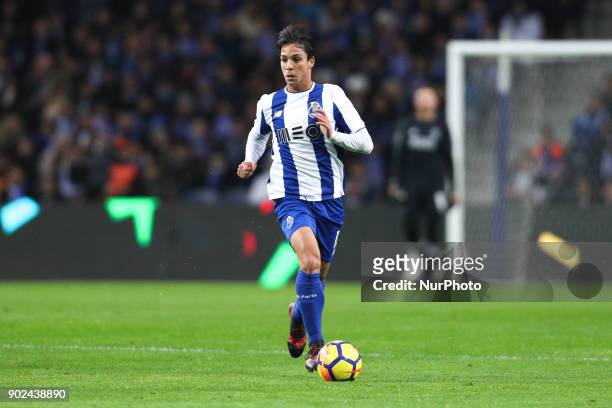 Porto's Spanish midfielder Oliver Torres in action during the Premier League 2017/18 match between FC Porto and Vitoria SC, at Dragao Stadium in...