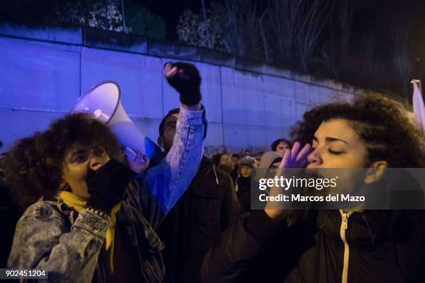 People protesting in front of Aluche CIE to demand the closure of detention centers after the last dead migrant in Archidona, Malaga.