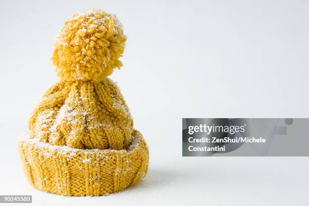 snow-covered knit hat - warme kleding stockfoto's en -beelden