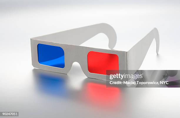 3d glasses - lunettes 3d photos et images de collection