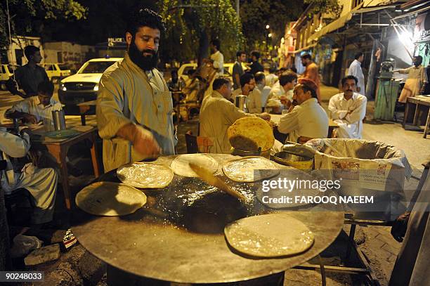 Pakistan Rafiq Cook 3,008 Pakistani Restaurant Stock Photos, High-Res Pictures, and Images ...