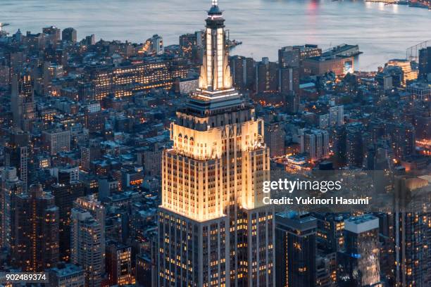 empire state building from above at twilight - empire state building foto e immagini stock