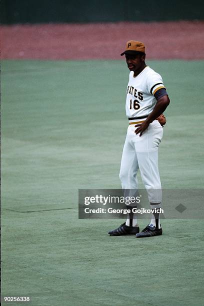 Outfielder Al Oliver of the Pittsburgh Pirates looks on from the outfield during a Major League Baseball game at Three Rivers Stadium circa 1975 in...