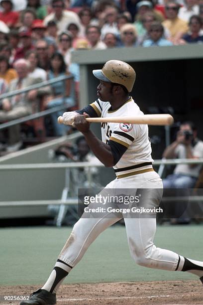Outfielder Al Oliver of the Pittsburgh Pirates bats during a Major League Baseball game at Three Rivers Stadium circa 1975 in Pittsburgh,...