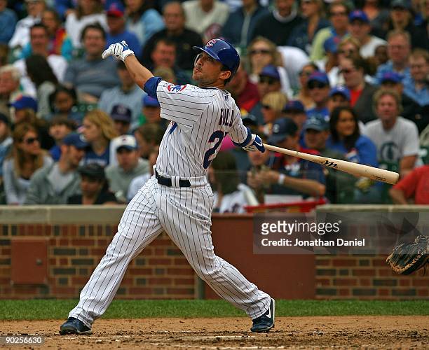 Sam Fuld of the Chicago Cubs follows the flight of the ball against the New York Mets on August 28, 2009 at Wrigley Field in Chicago, Illinois. The...