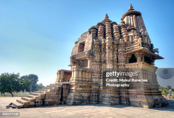 vamana temple, khajuraho, india - khajuraho stock pictures, royalty-free photos & images