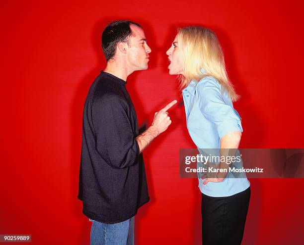 couple arguing - argument stockfoto's en -beelden