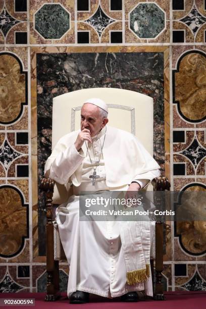 Pope Francis Gives State Of The World Address Photos And Premium High