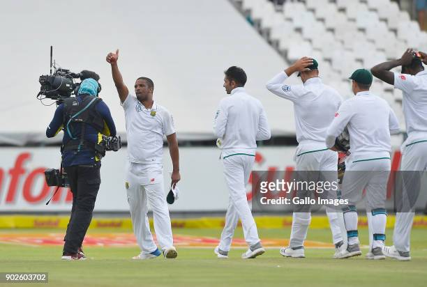 Vernon Philander and team celebrate after winning the 1st Sunfoil Test match between South Africa and India at PPC Newlands on January 08, 2018 in...