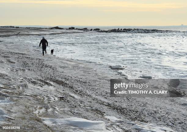 Compo Beach 86 Compo Beach Stock Photos, High-Res Pictures, and Images - Getty Images