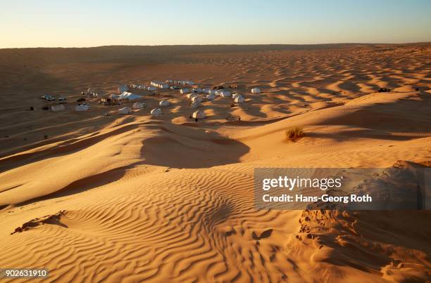 desert camp "camp mars", dunes landscape - tunisia tent stock pictures, royalty-free photos & images