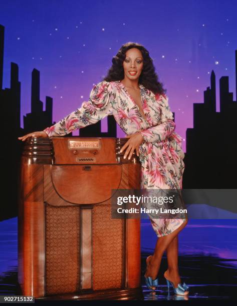 Singer Donna Summer poses for an album cover session on May 16, 1978 in Los Angeles, California.