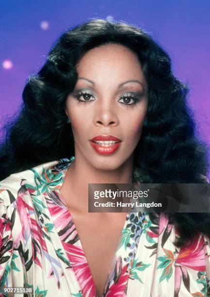 Singer Donna Summer poses for an album cover session on May 16, 1978 in Los Angeles, California.