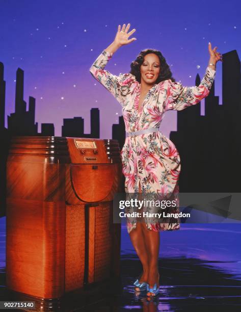 Singer Donna Summer poses for an album cover session on May 16, 1978 in Los Angeles, California.