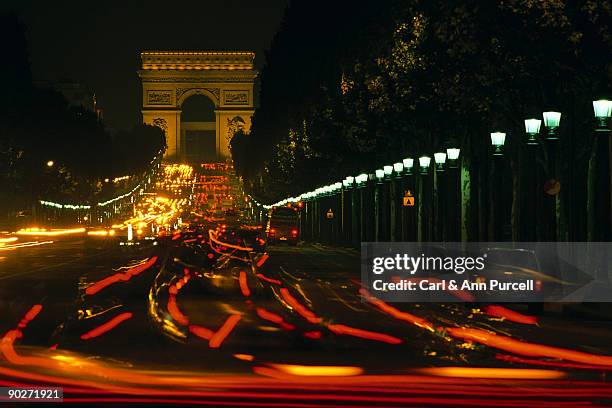 champs-elysees traffic at night - ann purcell stockfoto's en -beelden