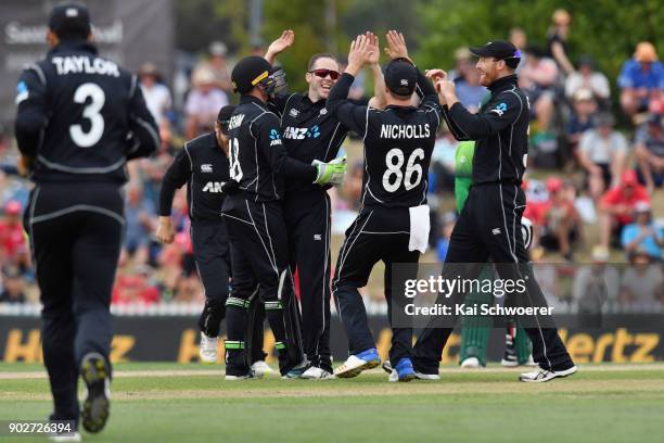 Todd Astle of New Zealand is congratulated by team mates after dismissing Sarfraz Ahmed of Pakistan during the second match in the One Day...