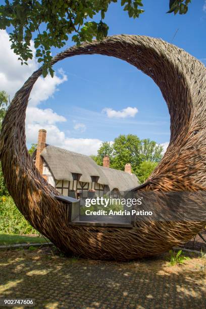 anne hathaway's cottage - shottery stock-fotos und bilder