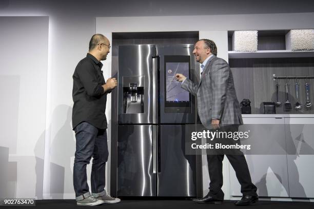 Yoon Lee, senior vice president of Samsung Electronics America Inc., left, and Joe Stinziano, executive vice president of Samsung Electronics America...