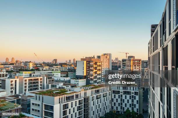 skyskrapor, bostadshus och hotell i sydney - sydney cityscape bildbanksfoton och bilder