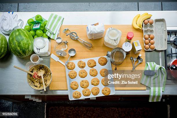 overhead view of kitchen counter with cookies  - kitchen bench from above stock-fotos und bilder