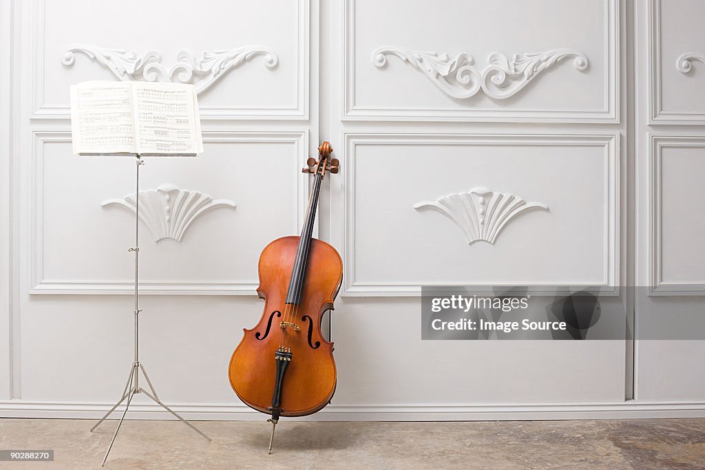 Cello und Notenständer