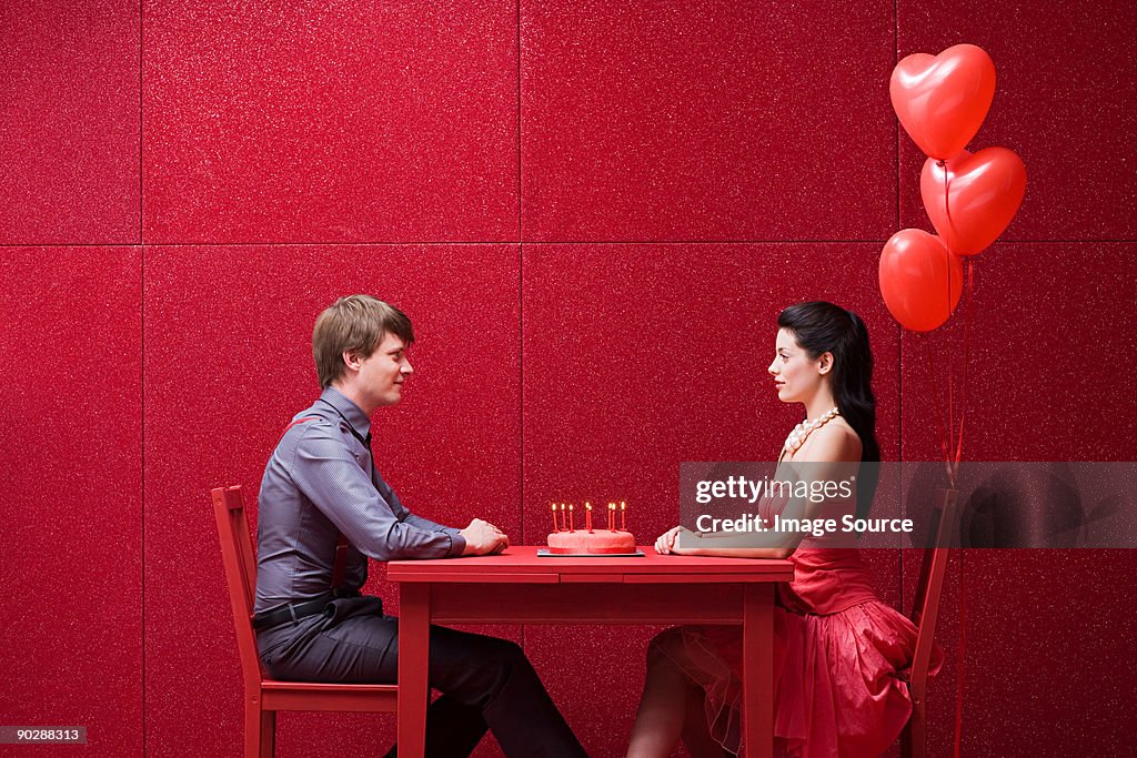 Pareja joven con pasta