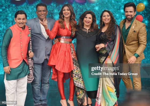 Farah Khan along with Shilpa Shetty, Geeta Kapoor, Anurag Basu, Rithvik Dhanjani and Paritosh Tripathi during the shoot of Super Dancer - Chapter 2...