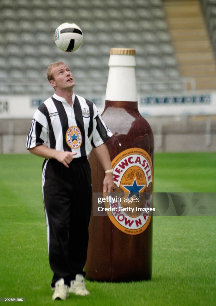 Alan Shearer signs for Newcastle United 1996