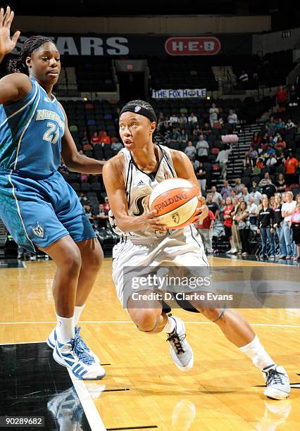 Vickie Johnson of the San Antonio Silver Stars drives against Nicky Anosike of the Minnesota Lynx on September 1, 2009 at the AT&T Center in San...