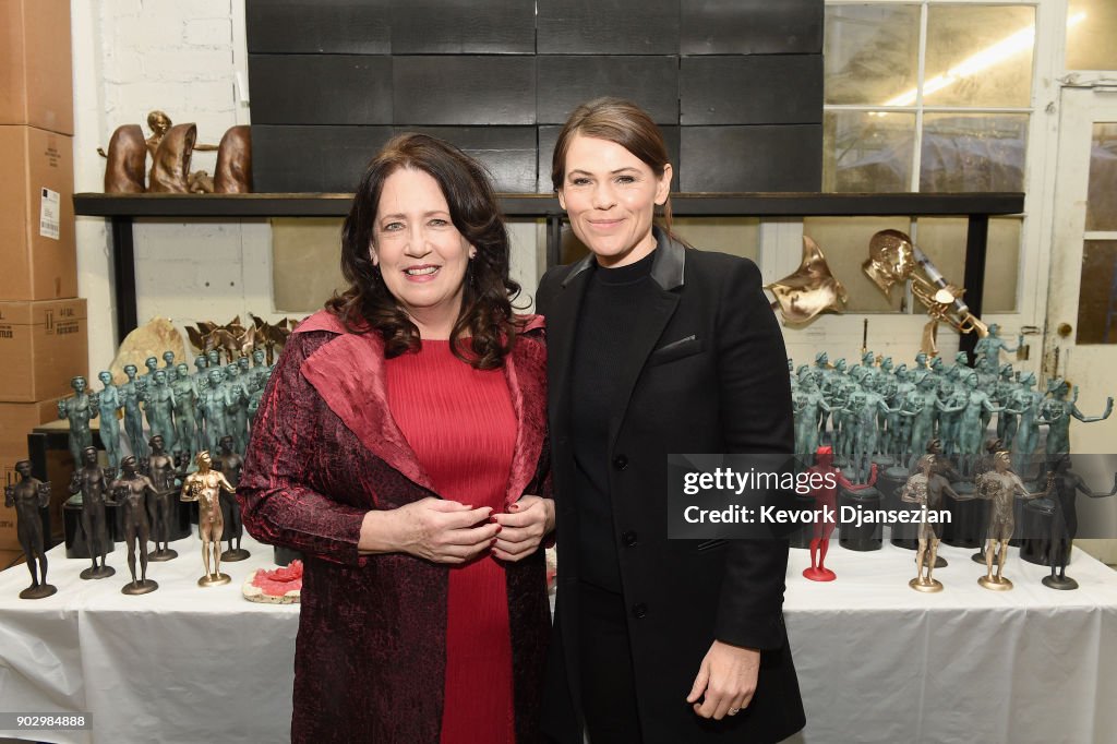 The 24th Annual Screen Actors Guild Awards - Pouring Of Actor Statuette