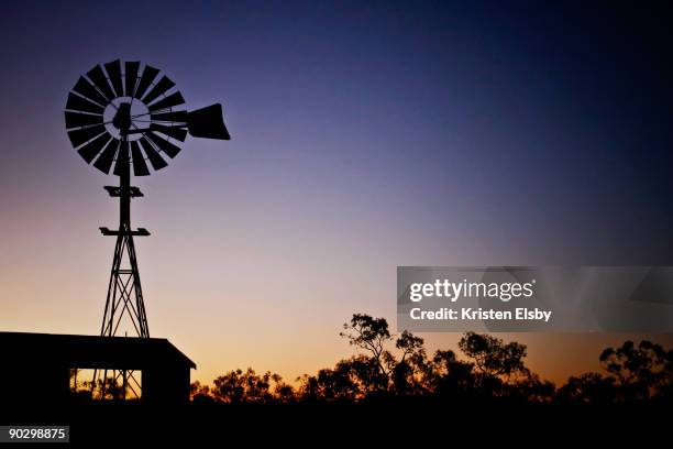 outback windmill - outback windmill stock pictures, royalty-free photos & images