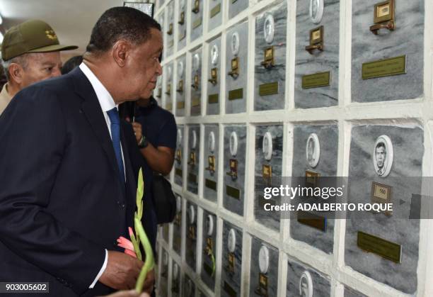 Ethiopian President Mulatu Teshome Wirtu , accompanied by the Minister of the Revolutionary Armed Forces of Cuba, General Leopoldo Cintra Frias,...