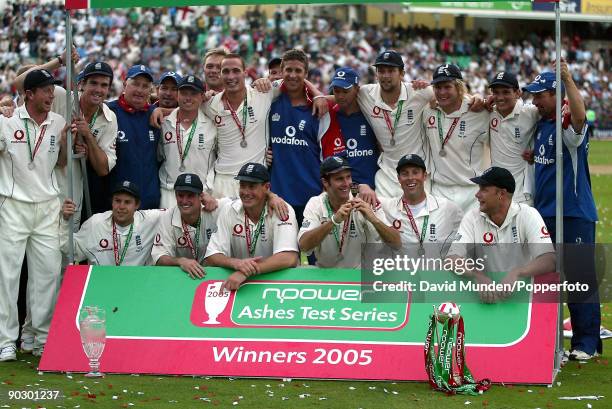 The England cricket team celebrate after the 5th Test match against Australia at The Oval in London, 12th September 2005. The match ended in a draw...