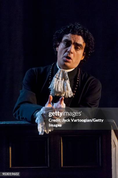 Mexican-born French tenor Rolando Villazon performs during the final dress rehearsal of Act 3, scene 2 of the Metropolitan Opera/Jean-Pierre Ponnelle...