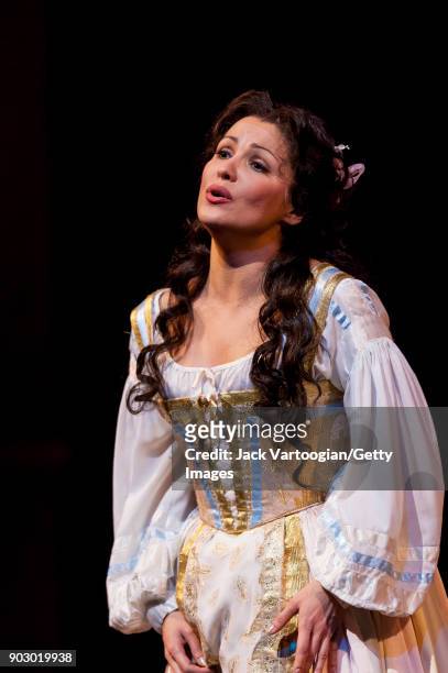 Russian soprano Anna Netrebko performs during the final dress rehearsal of Act 2 of the Metropolitan Opera/John Copley production of 'L'Elisir...