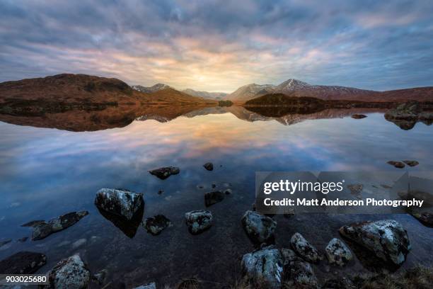 rannoch moor reflections #2 - lochan na h'achlaise stock pictures, royalty-free photos & images