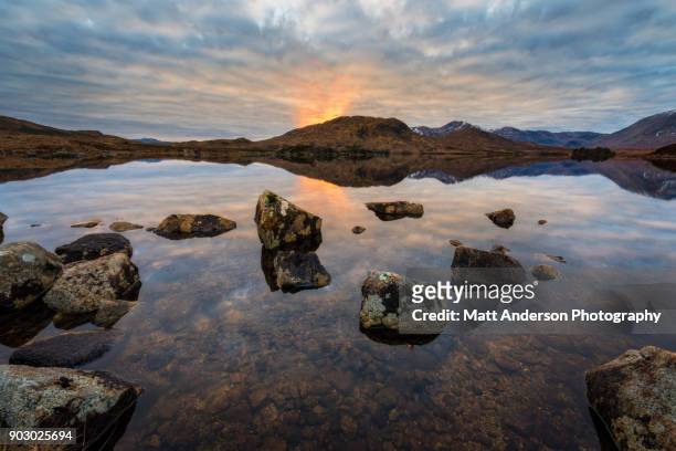 rannoch moor reflections #5 - lochan na h'achlaise stock pictures, royalty-free photos & images