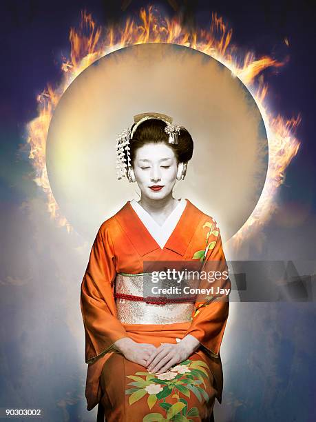geisha listening to music with fire in the backgr - coneyl - fotografias e filmes do acervo