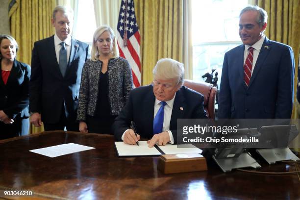President Donald Trump signs an executive order supporting veterans as they transition from military to civilian life with ÊDeputy Director of Plans...