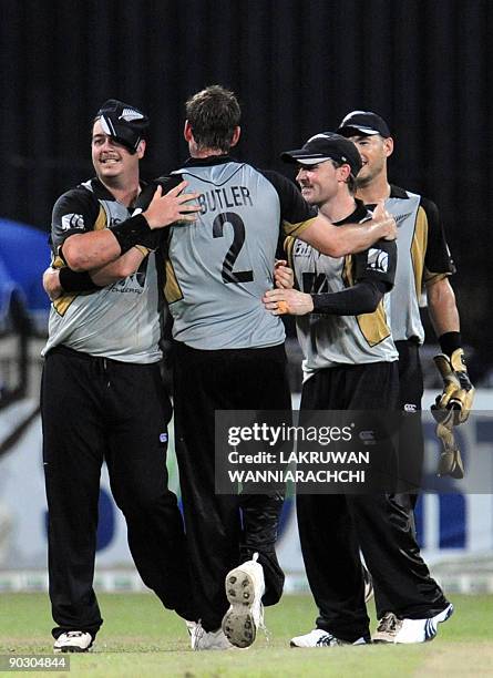 Ian Butler 160 Ian Butler Cricket Player Stock Photos, High-Res Pictures, and ...