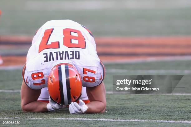 Seth DeValve of the Cleveland Browns reacts to a defensive stop during the game against the Cincinnati Bengals at Paul Brown Stadium on November 26,...