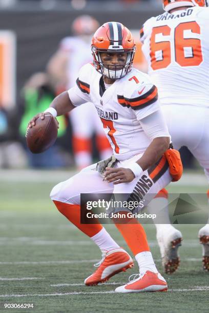 DeShone Kizer of the Cleveland Browns runs the football upfield during the game against the Cincinnati Bengals at Paul Brown Stadium on November 26,...