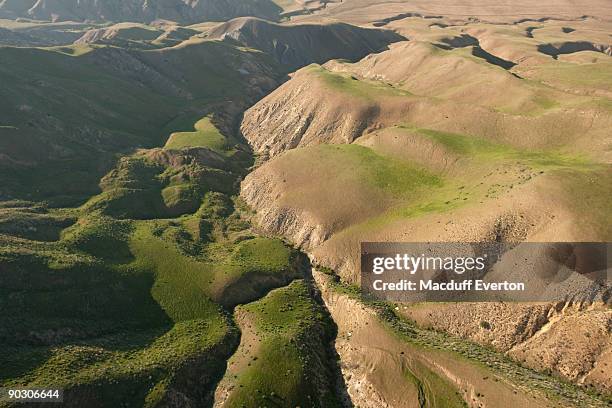 aerial view of mountains - tehachapi stock-fotos und bilder