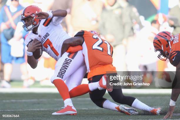 Darqueze Dennard of the Cincinnati Bengals makes the hit on DeShone Kizer of the Cleveland Browns during their game at Paul Brown Stadium on November...