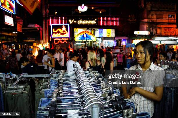 khao san road daily life - banglamphu stock pictures, royalty-free photos & images