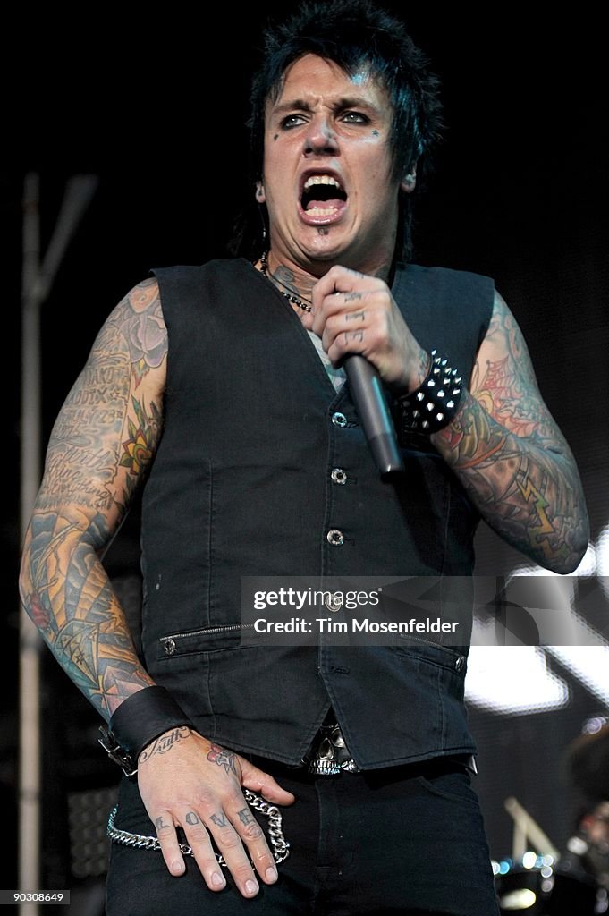 Nickelback And Hinder With Papa Roach In Concert - Wheatland, CA